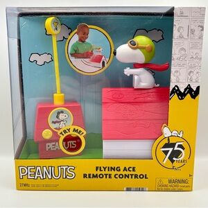 PEANUTS FLYING ACE (SNOOPY DOG HOUSE) REMOTE CONTROL CAR